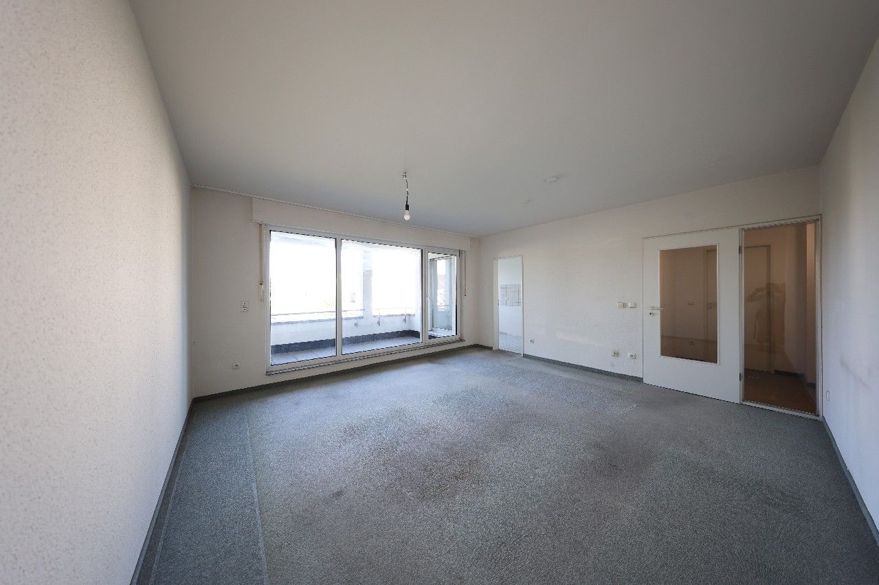 Wohnraum mit Zugang zur Loggia