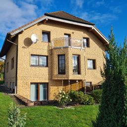 Repräsentatives, verklinkertes Landhaus mit ELW in bevorzugter Wohnlage von Straßenhaus zu verkaufen!