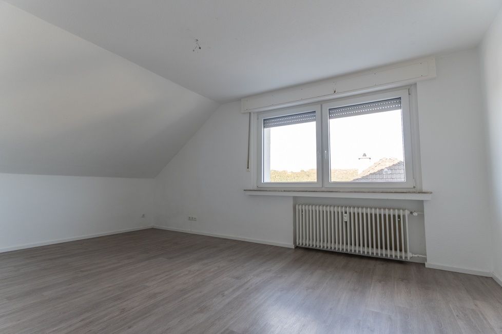 Schlafzimmer mit mod. Bodenbelag