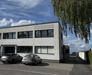 *Provisionsfrei* ca. 700m² Bürogebäude und ca. 600m² Halle