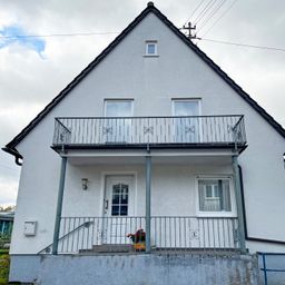 Renovierungsbedürftige Doppelhaushälfte mit Garage auf einem Erbpachtgrundstück in Hamm/Sieg!