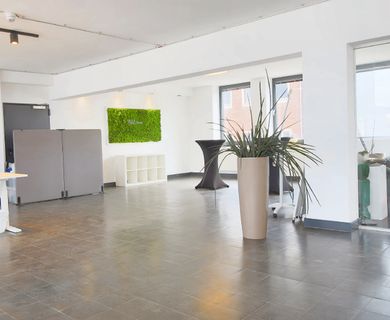MODERNES BÜRO MIT FLEXIBLER AUFTEILUNG AUF 194 M² ZU MIETEN