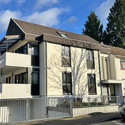 VERKAUFSTART in Schlebusch: 
Top gepflegtes Zweifamilienhaus, 2 Garagen, schöner Garten uvm.