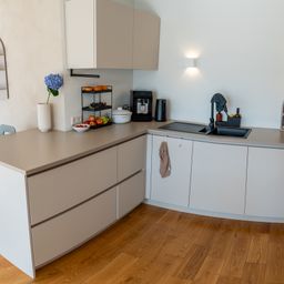 Moderne Erdgeschosswohnung mit Sauna & Garten