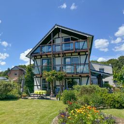 Charmantes einseitig angebautes Landhaus mit Ausblick auf den Golfplatz Schloss Auel