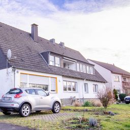 Doppelhaushälfte (WEG) mit Garten und Keller