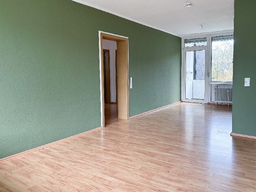 Wohnraum mit Essbereich und zwei Loggien