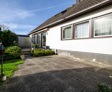 Einfamilienhaus mit Garage, Stellplatz, Garten, Vollkeller in Unna