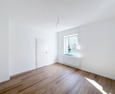 NEU RENOVIERETE 2-ZIMMERWOHNUNG ZU MIETEN!