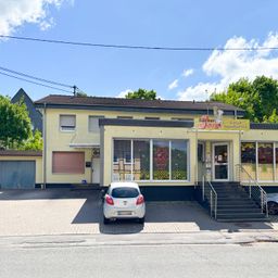 **REDUZIERT** Vermietetes Wohn- und Geschäftshaus in zentraler Lage von Reichshof!