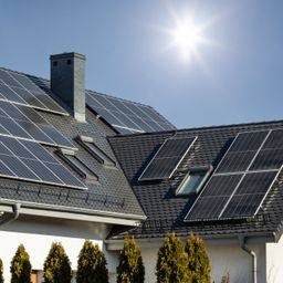 Solarpaket: Erleichterungen bei Balkonkraftwerke und Mieterstrom