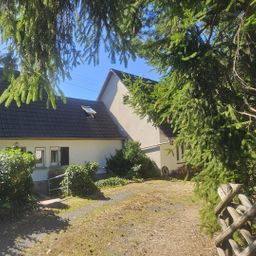 Traum für Schrauber und Sammler: Einfamilienhaus mit ELW, Werkstatt und Platz für mehrere Autos/Wohnmobile!