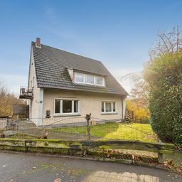 *RESERVIERT* Zweifamilienhaus in ruhiger Lage von Windeck sucht Sie mit handwerklichem Geschick!