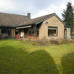 freistehender Bungalow mit reizvoller Architektur und gutem Grundriss auf traumhaftem Grundstück