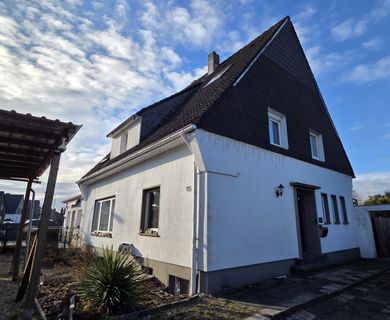 Großes, modernisiertes Einfamilienhaus in Moers-Eick-West!