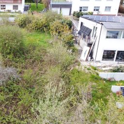 Unverbaubares, idyllisches Grundstück mit schönem Fernblick, voll erschlossen