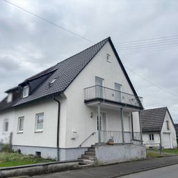 Renovierungsbedürftige Doppelhaushälfte mit Garage auf einem Erbpachtgrundstück in Hamm/Sieg!