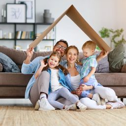 Familienglück mit Gartengrundstück: 4 Zimmer Neubauwohnung in toller Lage.