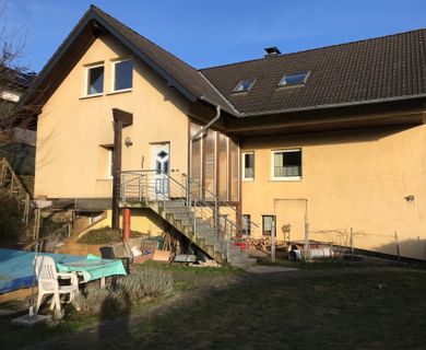 Niedrigenergiesparhaus mit Einliegerwohnung und schöner Aussicht!