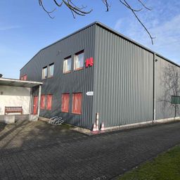 Zwei Montagehallen mit Büro- und Sozialtrakt im Rheinberger Gewerbegebiet