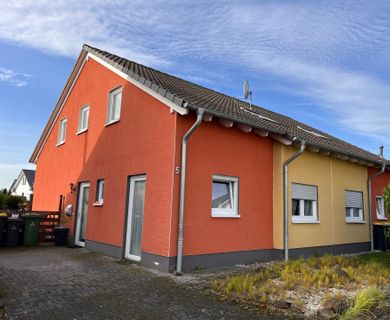Stadtgrenze Siegburg – kompakte Doppelhaushälfte mit 5 Zimmern und 2 Bädern