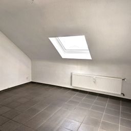 Moderne Dachgeschosswohnung in ruhiger Lage
