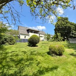 Charmantes, ehem. Fachwerkhaus in Randlage mit weitläufigem Garten & Fernblick!