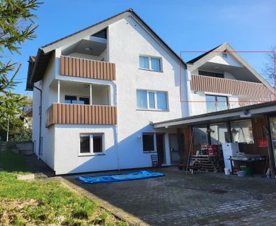 Dachgeschosswohnung mit Balkon und traumhaften Ausblick ins Grüne!