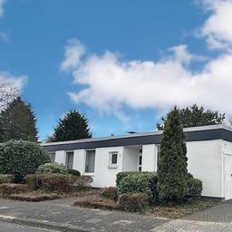 NEUES ANGEBOT – Zeitloser Klassiker: Freistehender Bungalow mit Garage direkt am Haus