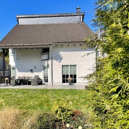 Großzügiges Zuhause mit zwei Wohneinheiten und schönem Garten!