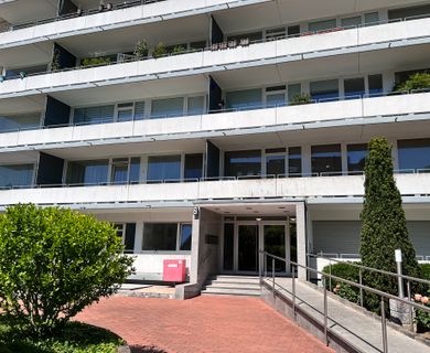 Sanierungsbedürftige Wohnung im 8. OG in Refrath