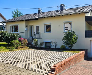 Modernisiertes Mehrgenerationenhaus mit 3 WE in ruhiger Lage von Eitorf!