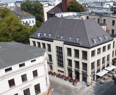 DACHTERRASSE + BÜRO IN NEUBAU-TRADITIONS-LIEGENSCHAFT