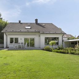 Freistehendes Einfamilienhaus mit Garage auf großem Grundstück in Ratingen-Ost