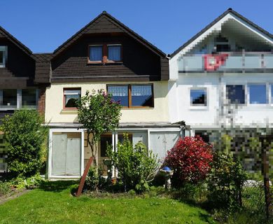 Reihenhaus mit wohnlich ausgebautem Dachgeschoss (ca. 30m²) und Garage in Lev.-Steinbüchel!