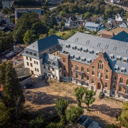 Erstbezug-Hochwertige drei Zimmerwohnung mit Dachterrasse im historischen Kloster Marienborn!