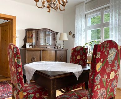 Esszimmer mit Verbindung zur Küche (OG)