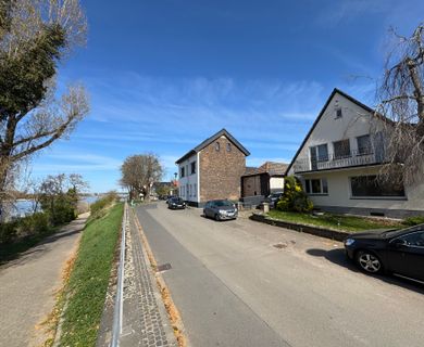 Großzügiges Einfamilienhaus in Köln mit Rheinblick, Gartenidylle und Entwicklungspotential