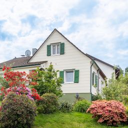 Klein • Gemütlich • Ruhig
Doppelhaushälfte in Burscheid-Dürscheid 
Investieren Sie in Ihre Wohnträume!