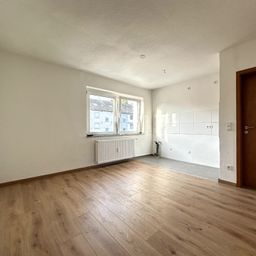 KREFELD-BOCKUM: VOLLSTÄNDIG RENOVIERTE 2-ZIMMER WOHNUNG ANZUBIETEN!