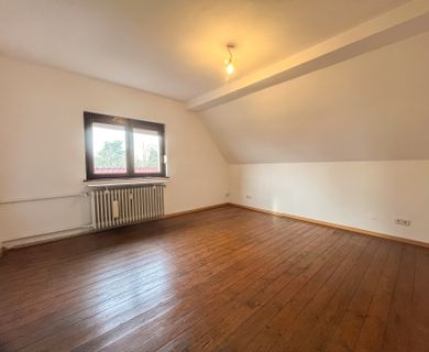 Geräumige Einliegerwohnung mit Dachboden und Kellerabteil