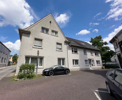 Einfamilienhaus und vermietetes Dreifamilienhaus in Kamen City