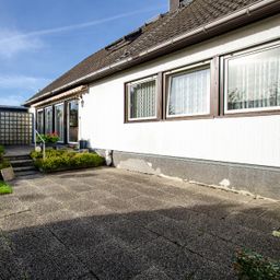 Einfamilienhaus mit Garage, Stellplatz, Garten, Vollkeller in Unna