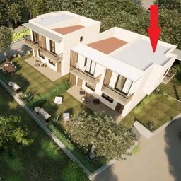 Neubauprojekt – Maisonettewohnungen als DHH nur ca. 500 m vom Strand von Paralia Dionisiou entfernt!