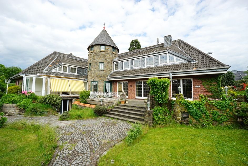 Issum-Sevelen: Großes Anwesen