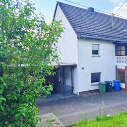 Kleintierhalter aufgepasst – Geräumiges Ein-/Zweifamilienhaus in schöner Ortsrandlage zu verkaufen!