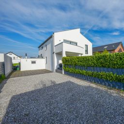 Exklusive Etagenwohnung in Erkelenz: Voll möbliert, Dachterrasse, Garten und modernes Design