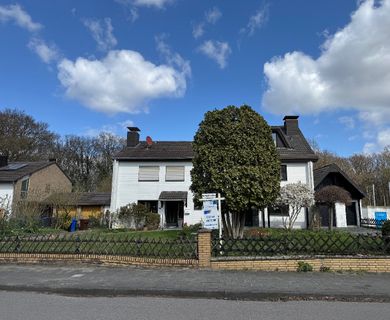 Zwei Doppelhaushälften im Paket  Großes Grundstück, viele Möglichkeiten in MG-Genhülsen