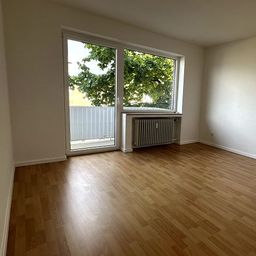 BEZUGSFREIE, FRISCH RENOVIERTE 4 ZIM.-WOHNUNG MIT BALKON IM HERZEN VON LANK-LATUM