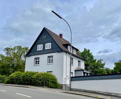 Haus mit Nebengebäude